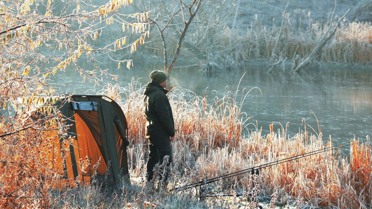 Vissen in de winter kan prachtig zijn, maar je moet jezelf wel warm houden